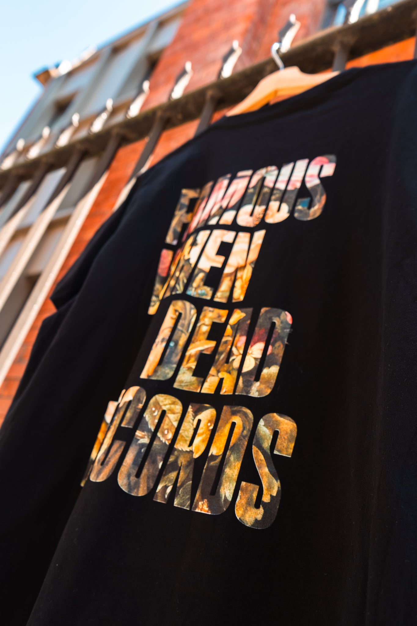 BLACK TSHIRT - FWDR FLOWERS